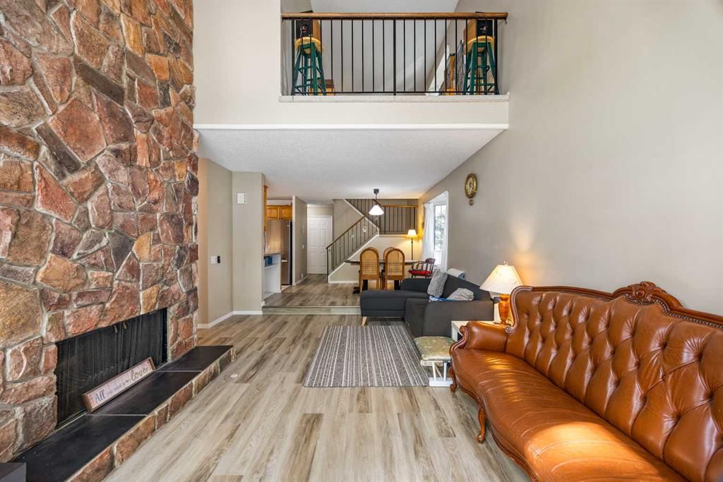 12, 28 Berwick Crescent NW, Calgary — photo 4 of 35