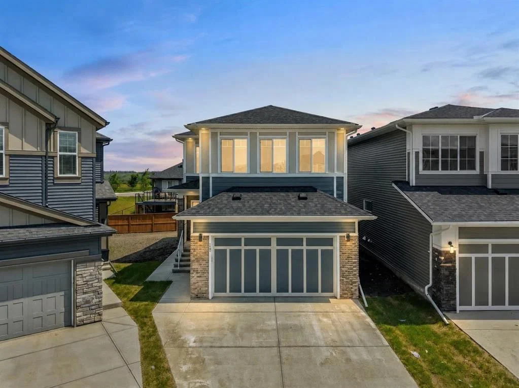129 Walgrove Bay SE, Calgary — main listing photo