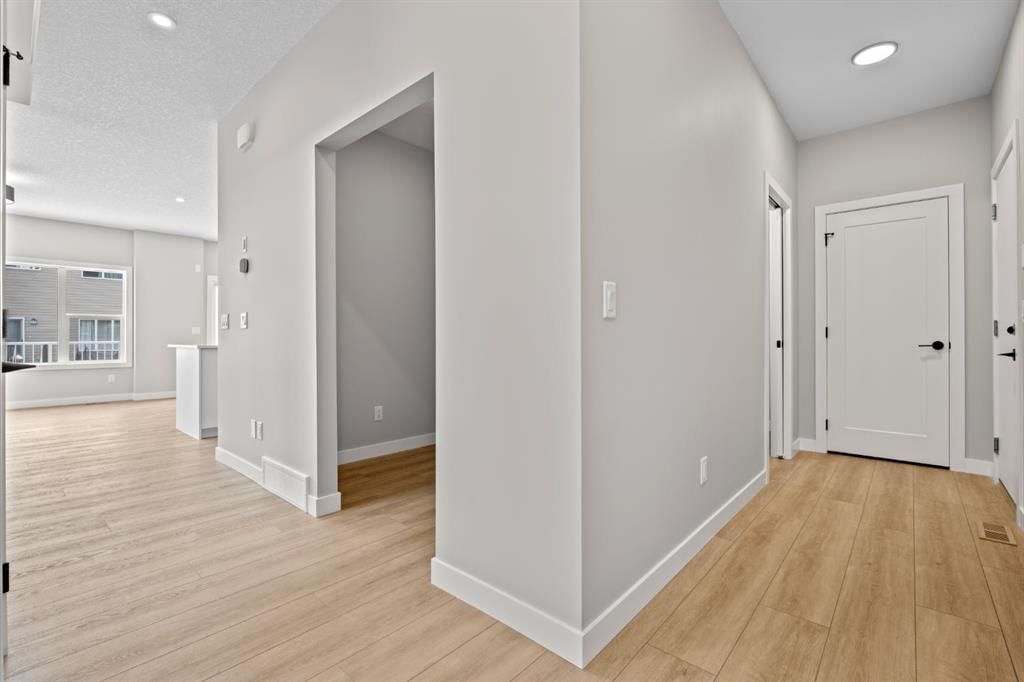 129 Walgrove Bay SE, Calgary — photo 3 of 37