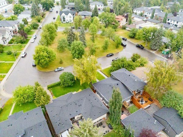 3605 Kerry Park Road SW, Calgary — photo 5 of 50