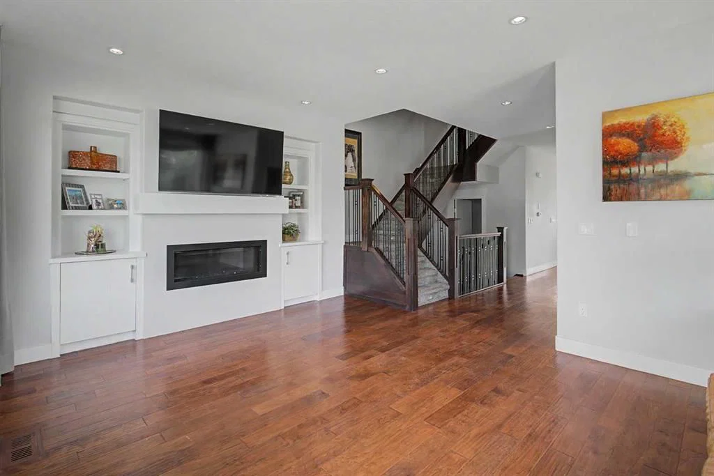 4640 15 Avenue NW, Calgary — photo 2 of 46