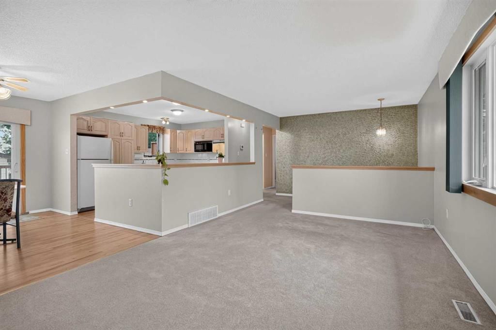 152 Maddock Way NE, Calgary — photo 4 of 44