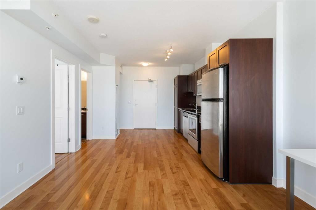 1310, 3830 Brentwood Road NW, Calgary — photo 5 of 14