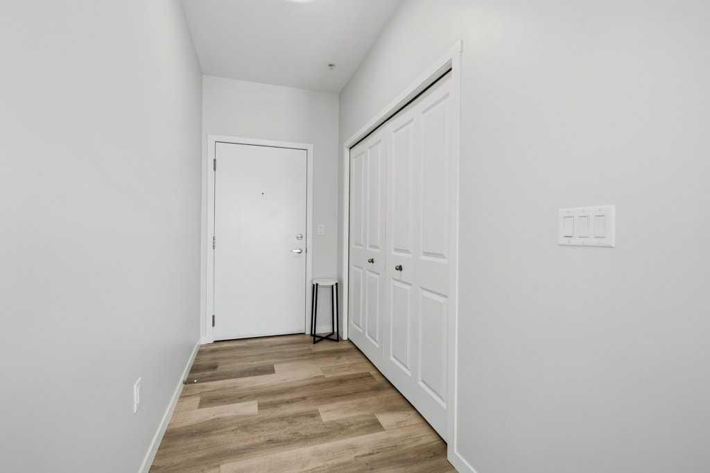 1308, 33 Carringham Gate NW, Calgary — photo 4 of 35