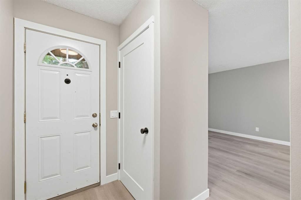 34, 420 Grier Avenue NE, Calgary — photo 4 of 16