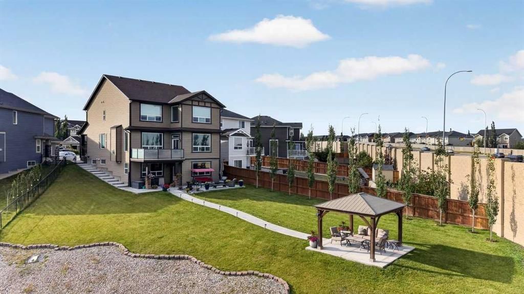 40 Sherwood Manor NW, Calgary — main listing photo