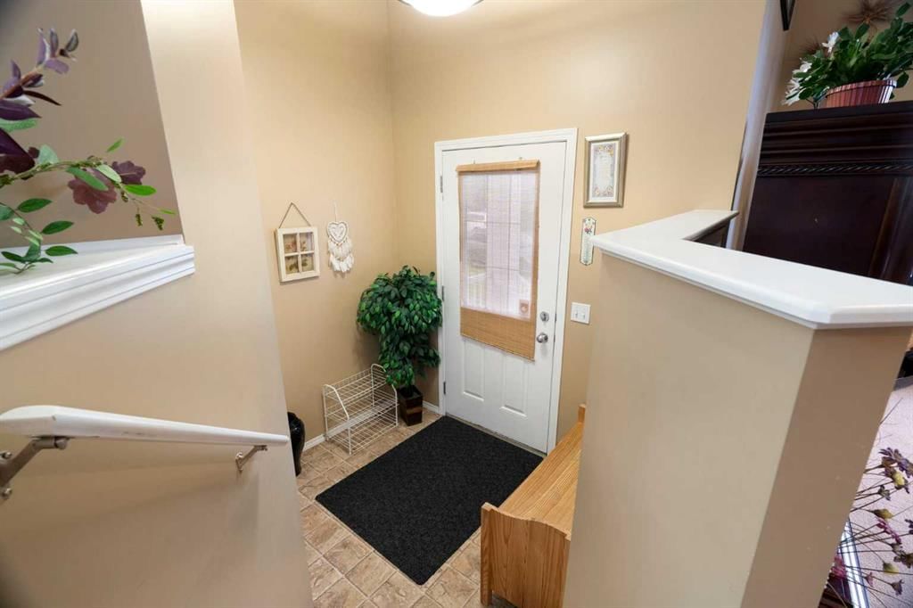 128 Copperstone Grove SE, Calgary — photo 5 of 48
