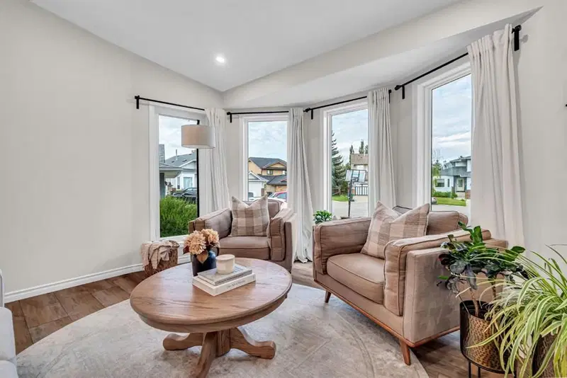 131 Douglas Woods Place SE, Calgary — photo 5 of 50
