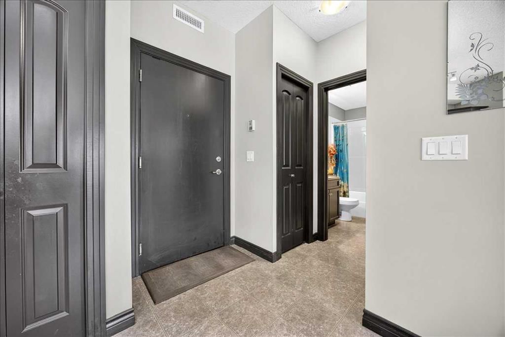 218, 30 Royal Oak Plaza NW, Calgary — photo 2 of 42