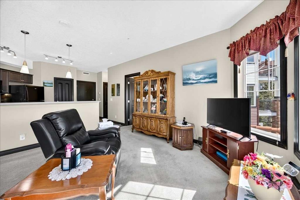 218, 30 Royal Oak Plaza NW, Calgary — photo 5 of 42
