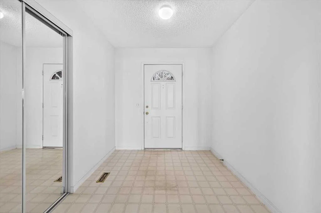 24, 5790 Patina Drive SW, Calgary — photo 2 of 48