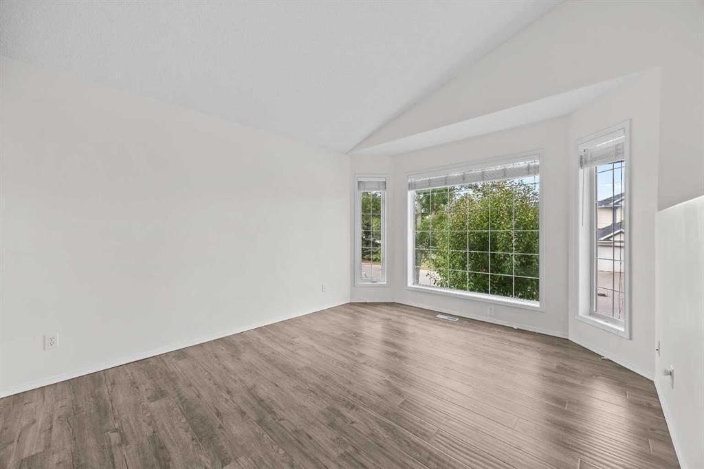 31 Harvest Rose Circle NE, Calgary — photo 4 of 42