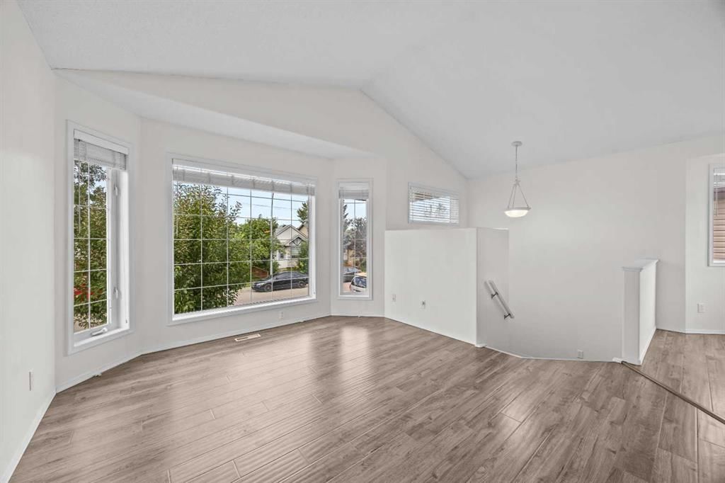 31 Harvest Rose Circle NE, Calgary — photo 5 of 42