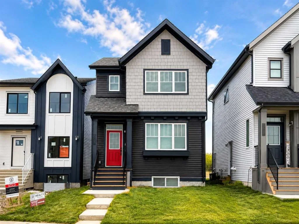 560 Lewisburg Place NE, Calgary — main listing photo