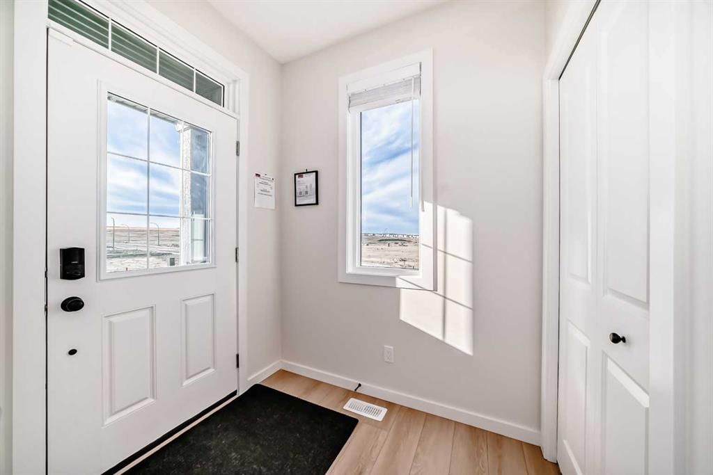 560 Lewisburg Place NE, Calgary — photo 2 of 27