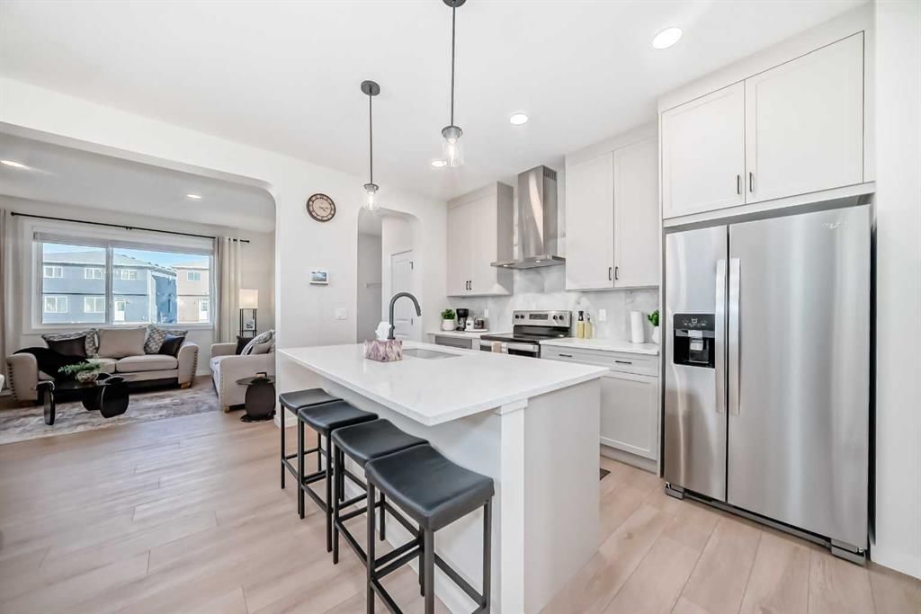560 Lewisburg Place NE, Calgary — photo 3 of 27