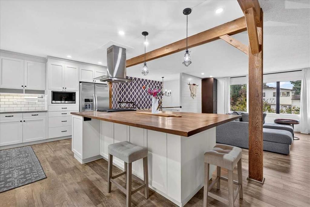 1703 107 Avenue SW, Calgary — main listing photo