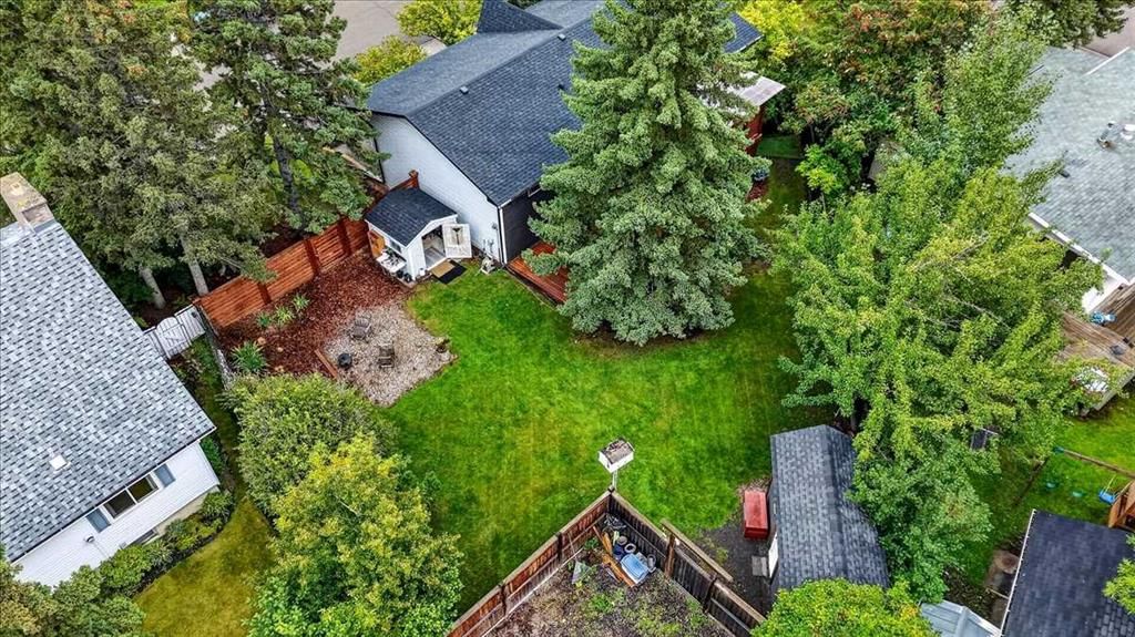 1703 107 Avenue SW, Calgary — photo 3 of 49