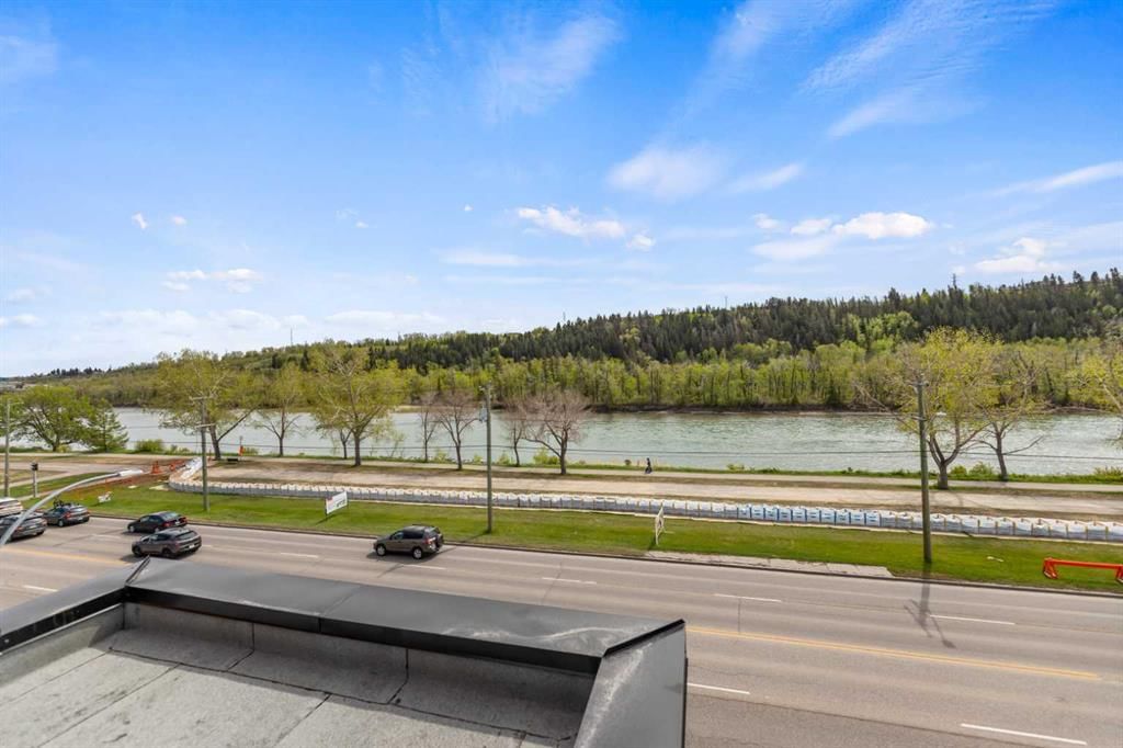 3040 Parkdale Boulevard NW, Calgary — photo 5 of 45