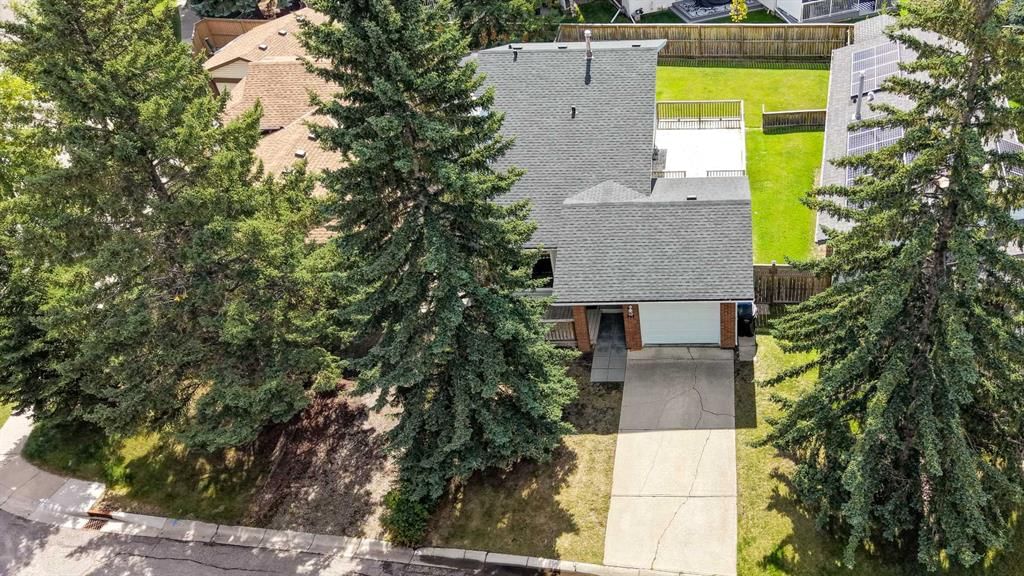 367 Woodridge Place SW, Calgary — main listing photo