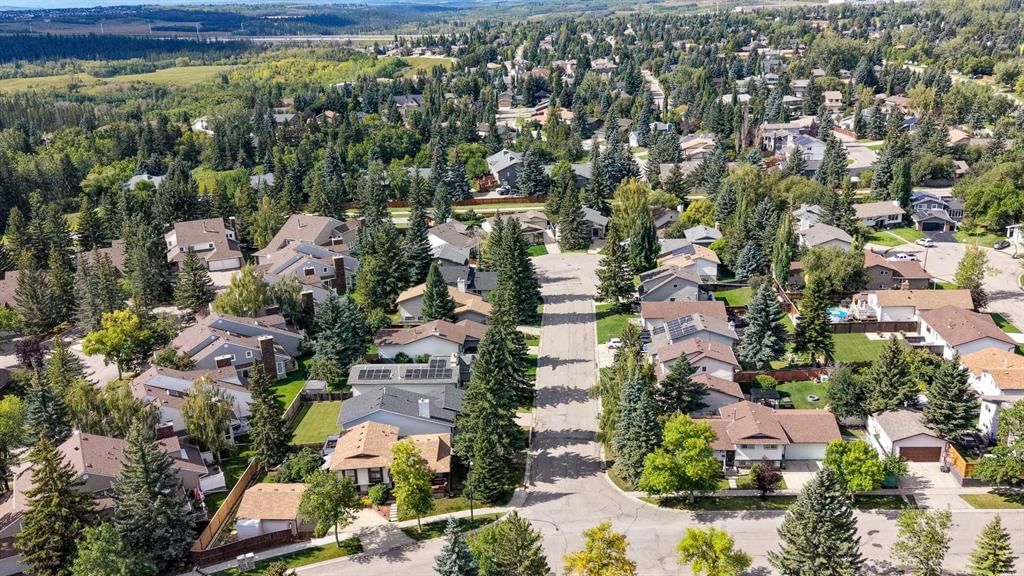 367 Woodridge Place SW, Calgary — photo 5 of 50