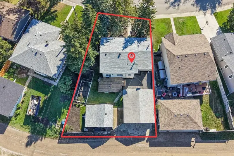 135 Queensland Road SE, Calgary — photo 2 of 50