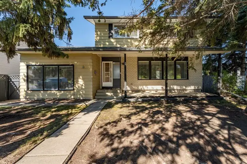 135 Queensland Road SE, Calgary — photo 3 of 50