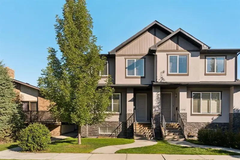 124 25 Avenue NE, Calgary — main listing photo
