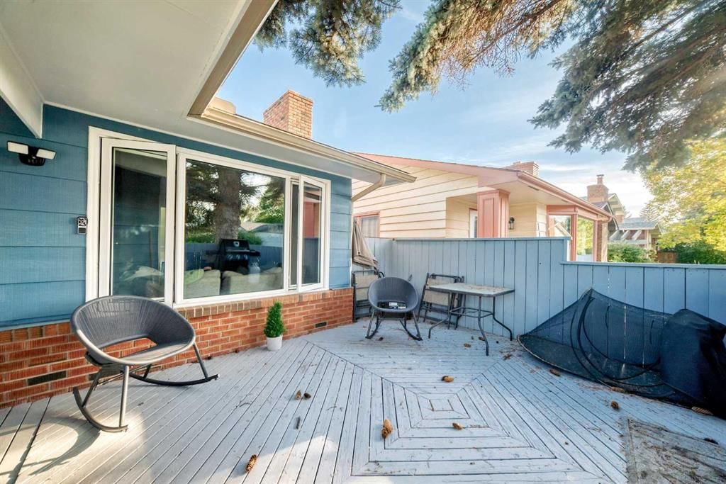 116 Midland Crescent SE, Calgary — photo 3 of 46