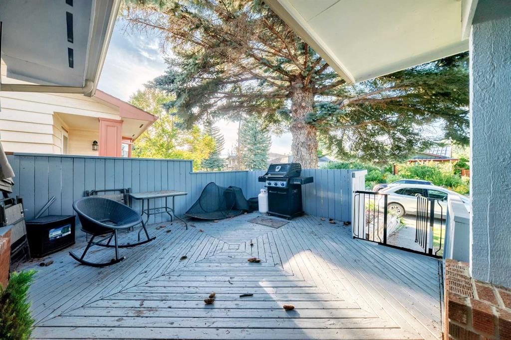 116 Midland Crescent SE, Calgary — photo 4 of 46