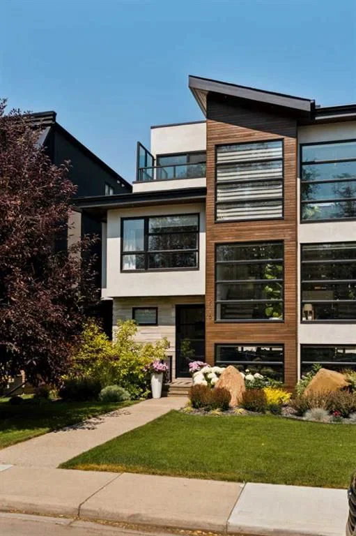 2216 22 Avenue SW, Calgary — main listing photo