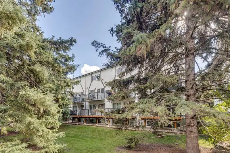 2, 308 Cedar Crescent SW, Calgary — photo 2 of 33