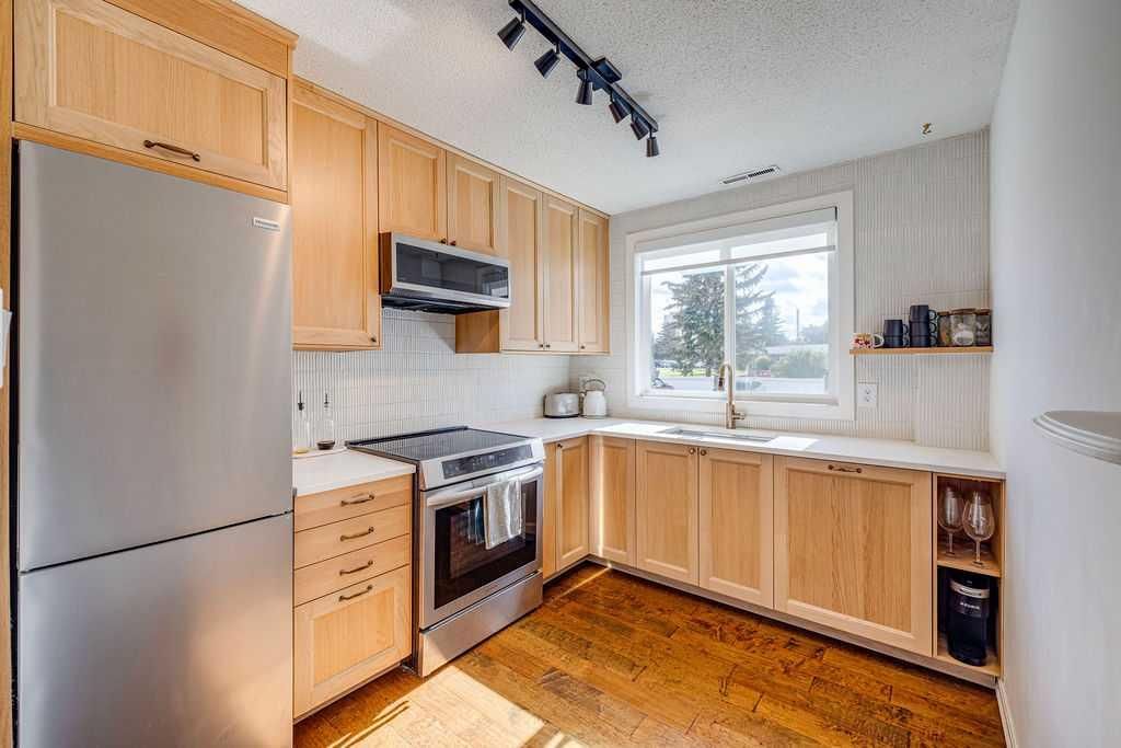 2, 308 Cedar Crescent SW, Calgary — photo 4 of 33