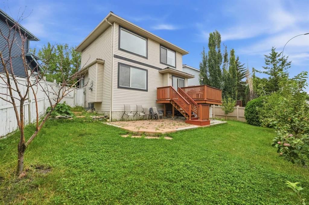 52 Douglas Glen Crescent SE, Calgary — photo 3 of 32