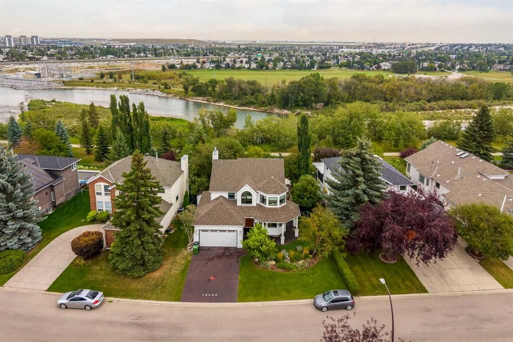 12066 Diamond View SE, Calgary — photo 2 of 50