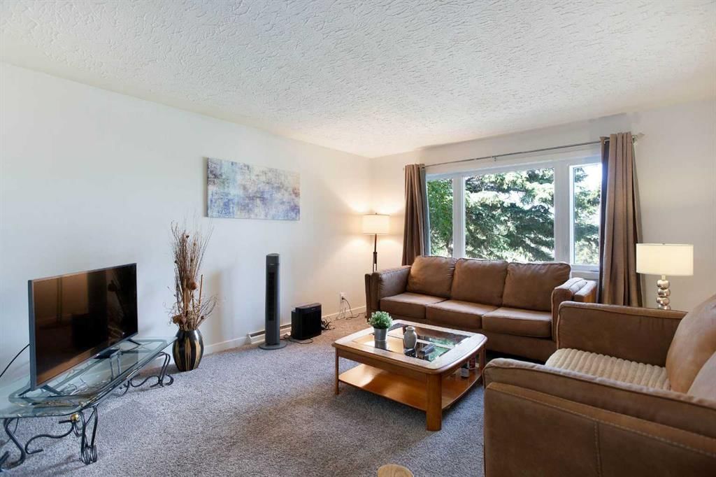 3222/3224 14 Street NW, Calgary — photo 3 of 37