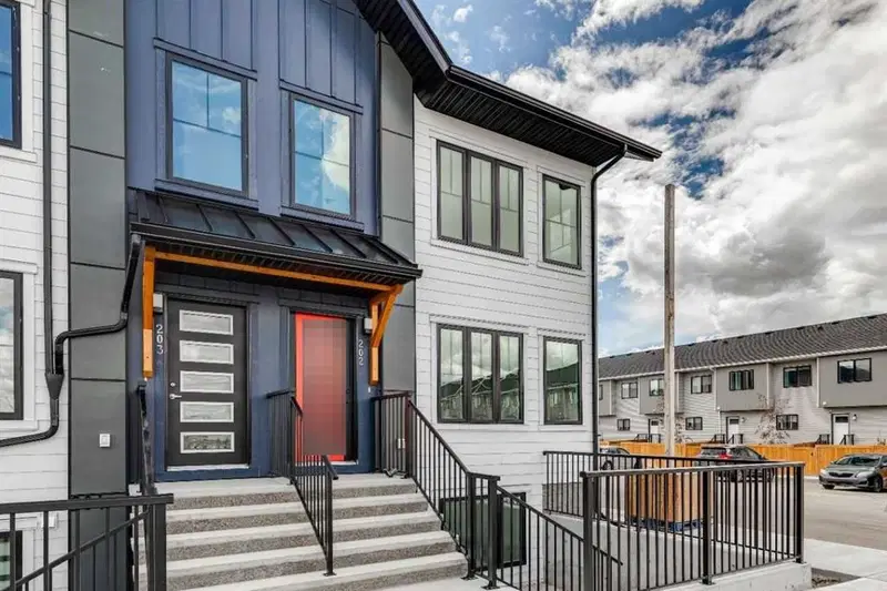 202, 40 Livingston Parade NE, Calgary — photo 2 of 31