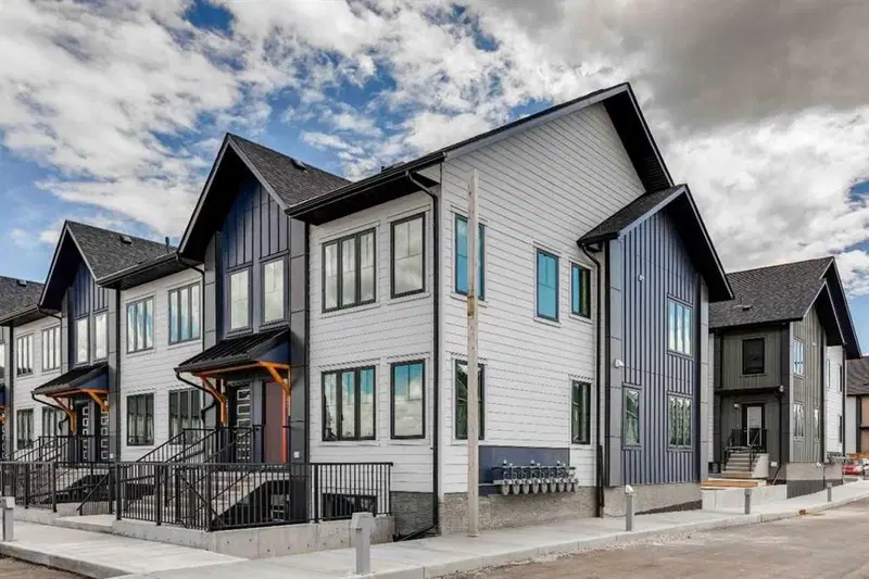 202, 40 Livingston Parade NE, Calgary — photo 3 of 31