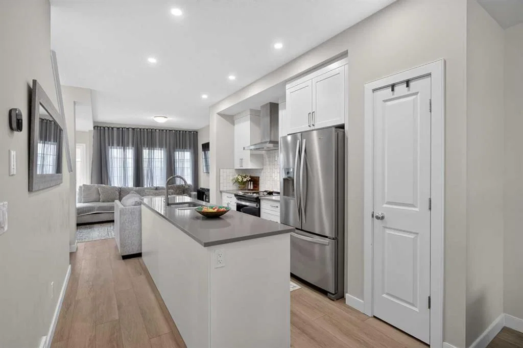 116, 81 Greenbriar Place NW, Calgary — photo 3 of 34