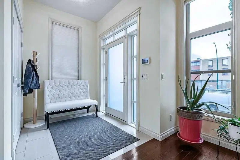 1134 17 Avenue NW, Calgary — photo 3 of 47
