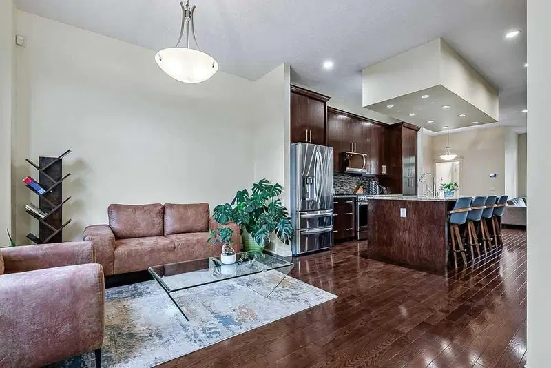 1134 17 Avenue NW, Calgary — photo 4 of 47