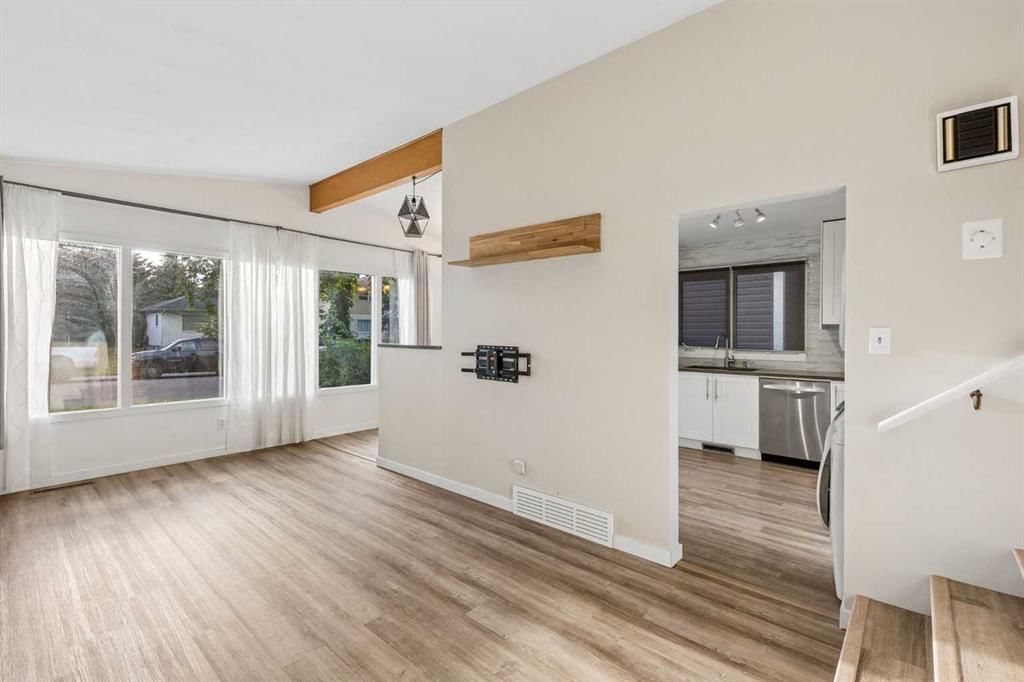 3608 Centre B Street NW, Calgary — photo 4 of 36