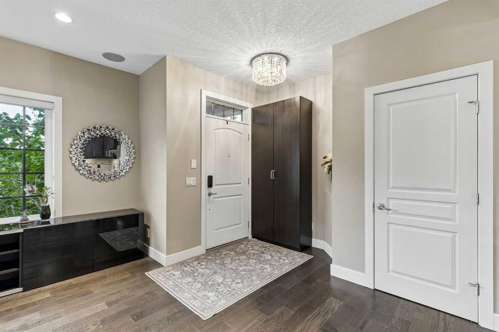 5 Mary Dover Drive SW, Calgary — photo 3 of 50