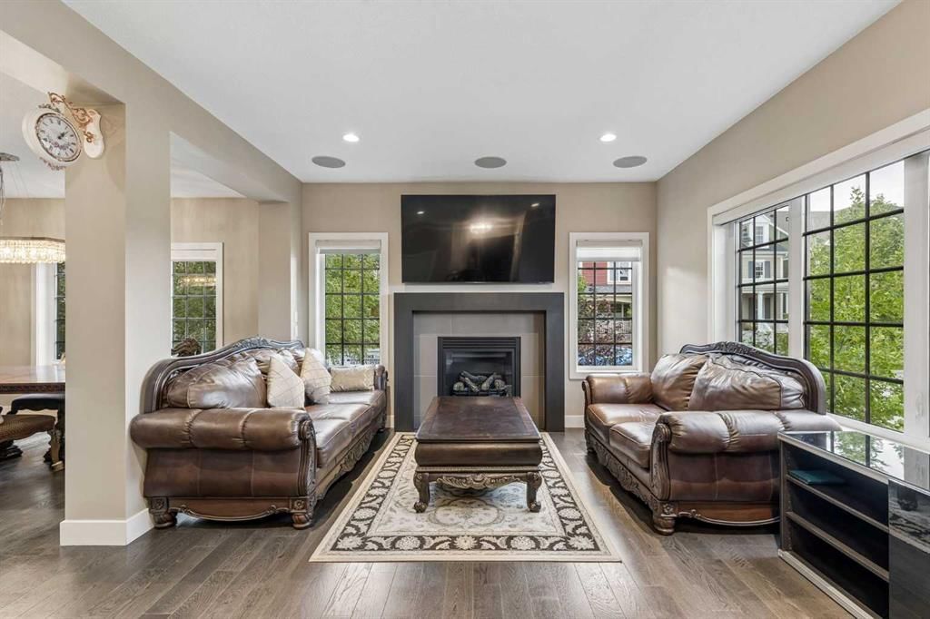 5 Mary Dover Drive SW, Calgary — photo 4 of 50