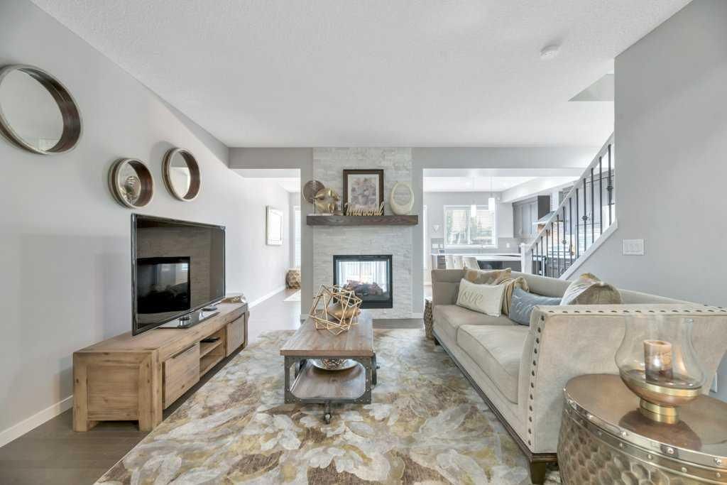 24 Evansborough Road NW, Calgary — photo 3 of 37