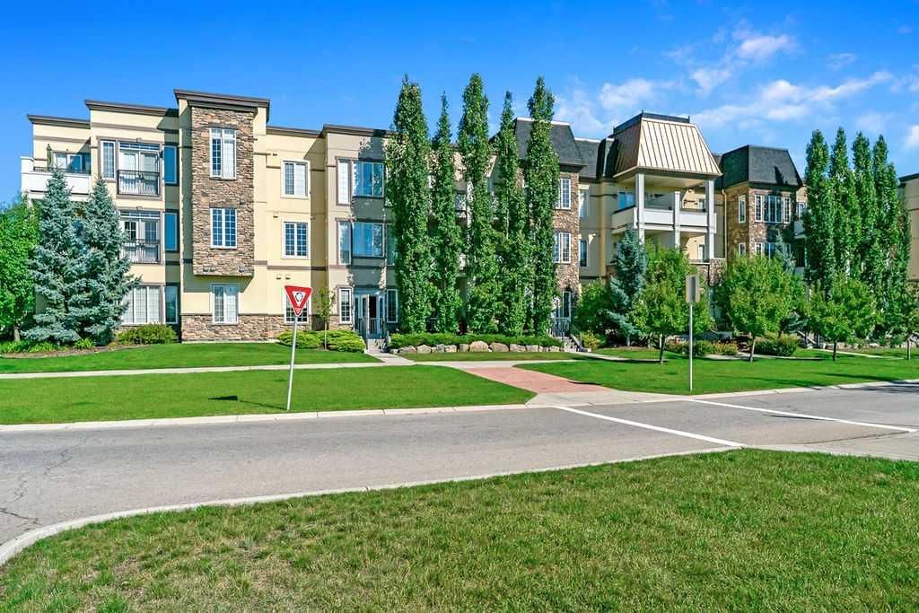 205, 39 Quarry Gate SE, Calgary — main listing photo