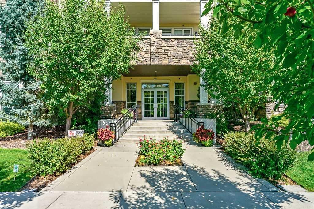 205, 39 Quarry Gate SE, Calgary — photo 4 of 25