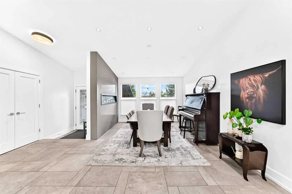 343 Berkshire Place NW, Calgary — photo 4 of 48