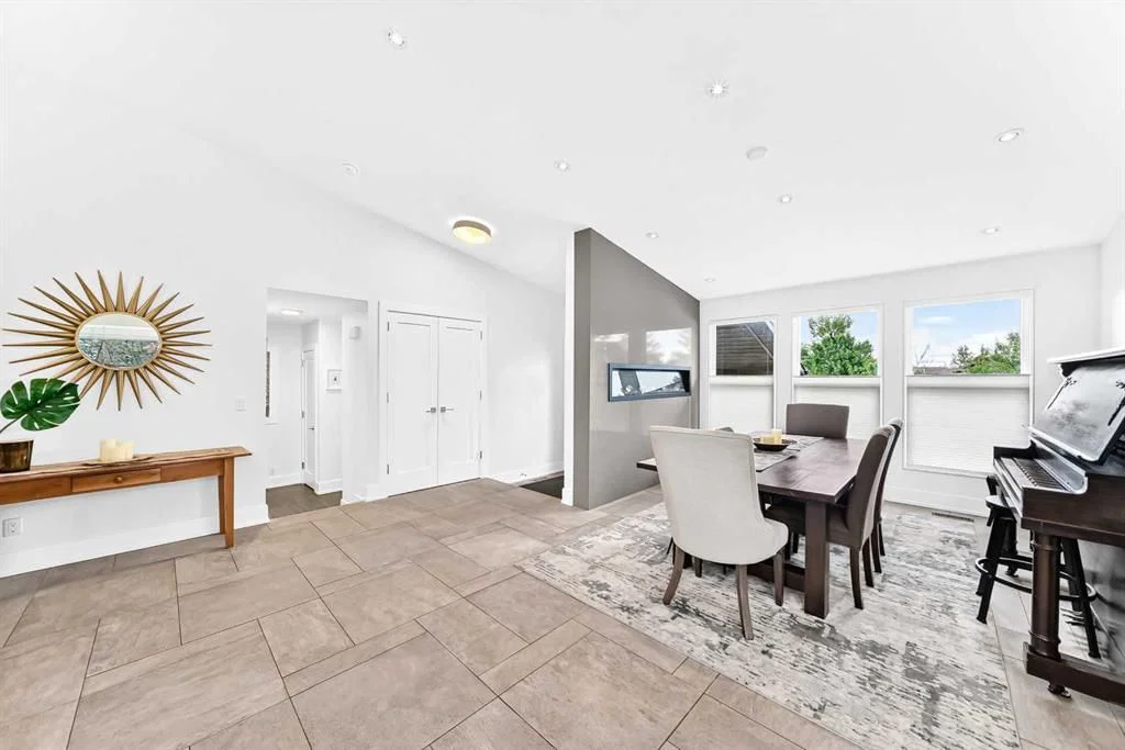 343 Berkshire Place NW, Calgary — photo 5 of 48