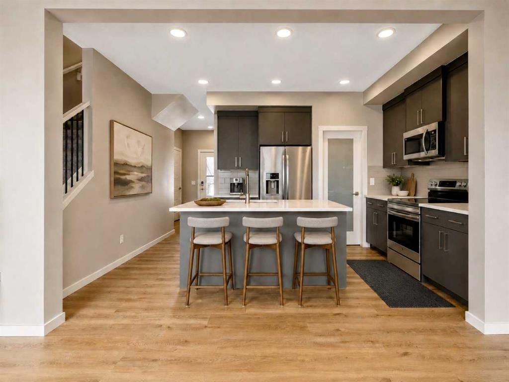 382 Heritage Boulevard, Cochrane — photo 2 of 17